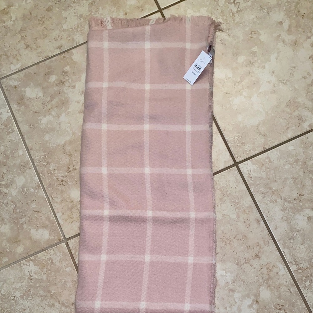 Brand New Loft Light Pink and Cream Blanket Scarf